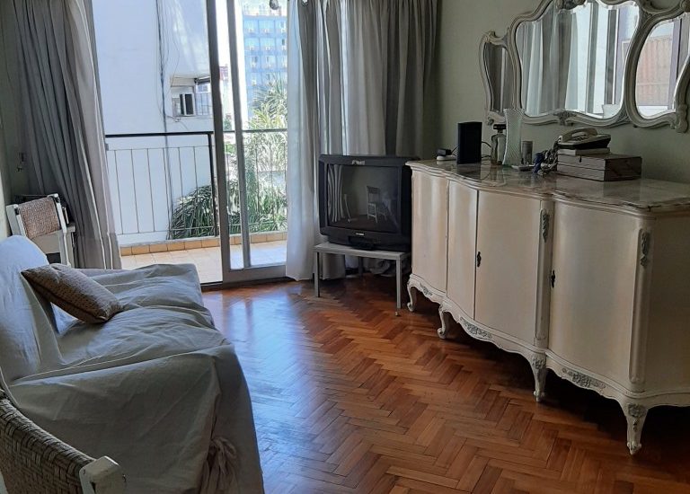 ALQUILER AMOBLADO – BELGRANO  – 3 ambientes con balcon – Mendoza y Amenabar