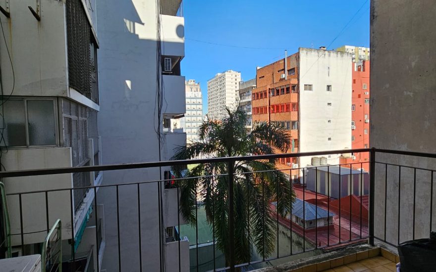 ALQUILER AMOBLADO – BELGRANO  – 3 ambientes con balcon – Mendoza y Amenabar