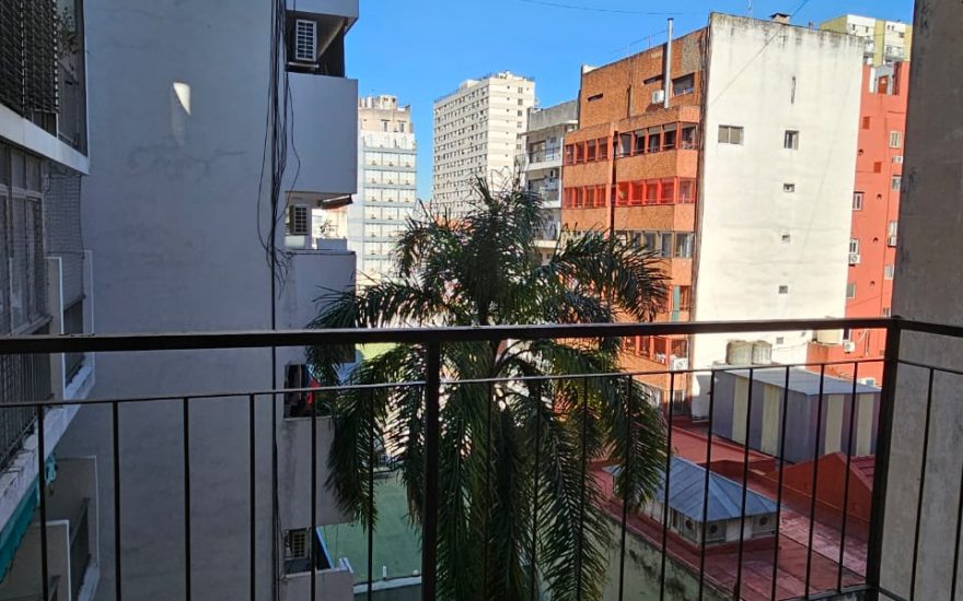 ALQUILER AMOBLADO – BELGRANO  – 3 ambientes con balcon – Mendoza y Amenabar