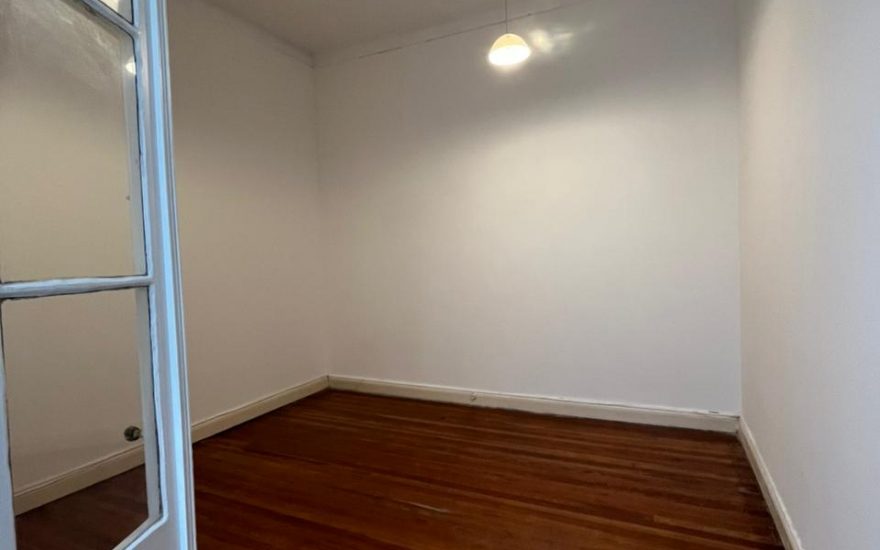 ALQUILER TEMPORAL SIN MUEBLES – BALVANERA – Ayacucho al 700 – 2 ambientes y 1/2