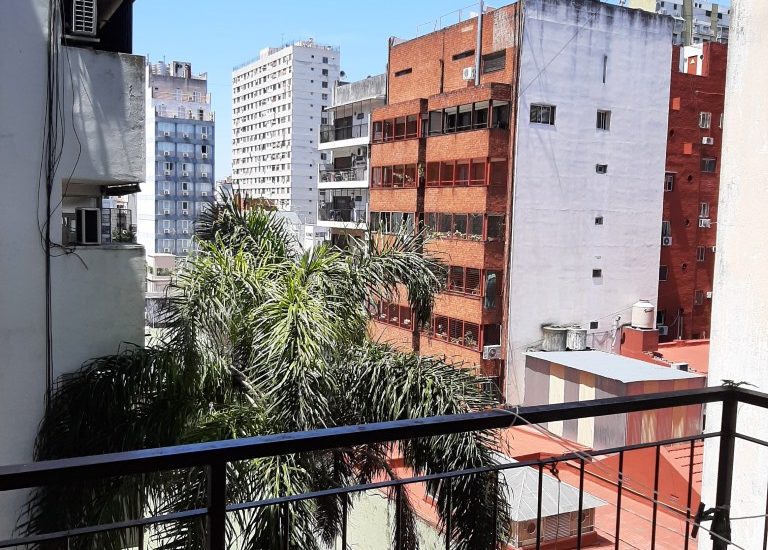 ALQUILER AMOBLADO – BELGRANO  – 3 ambientes con balcon – Mendoza y Amenabar