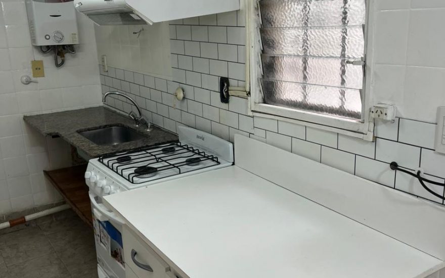 ALQUILER TEMPORAL SIN MUEBLES – BALVANERA – Ayacucho al 700 – 2 ambientes y 1/2