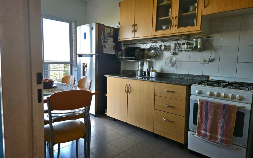 VENTA – AMOBLADO 4 AMBIENTES C/COCH – PARQUE CHACABUCO – Eva Peron 1200