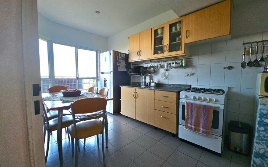 VENTA – AMOBLADO 4 AMBIENTES C/COCH – PARQUE CHACABUCO – Eva Peron 1200