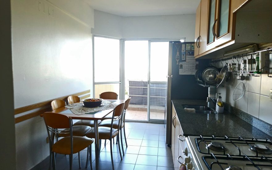 VENTA – AMOBLADO 4 AMBIENTES C/COCH – PARQUE CHACABUCO – Eva Peron 1200