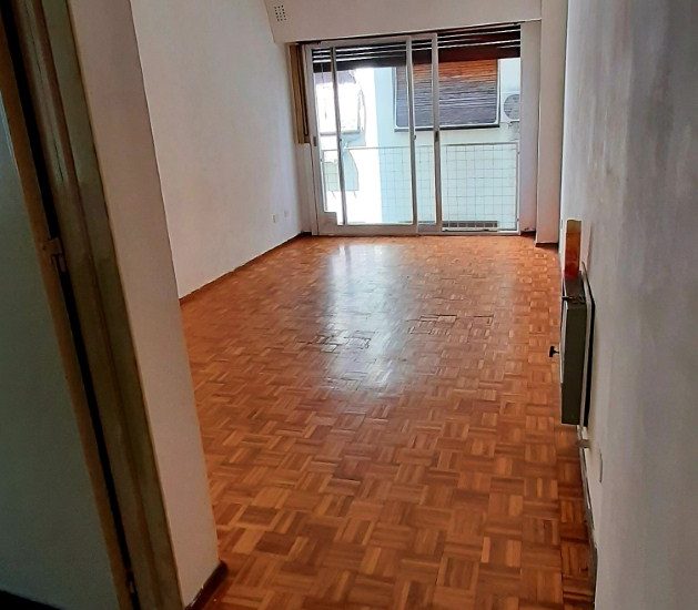 ALQUILO – MONSERRAT – 2 AMBIENTES – Alsina al 1600