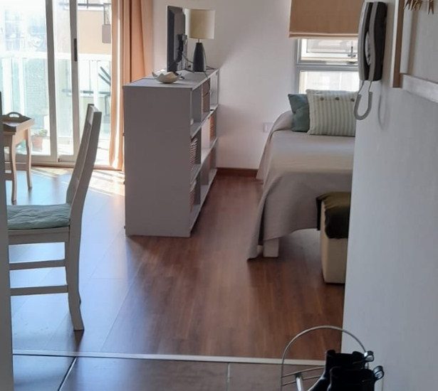 LIBRE 10/09 – ALQUILER AMOBLADO – V. CRESPO – 1 AMB – Vera al 1100