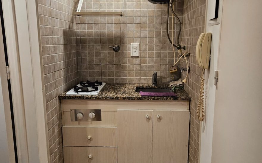 ALQUILER – RETIRO – 1 AMBIENTE SEMI AMOBLADO – Esmeralda al 900