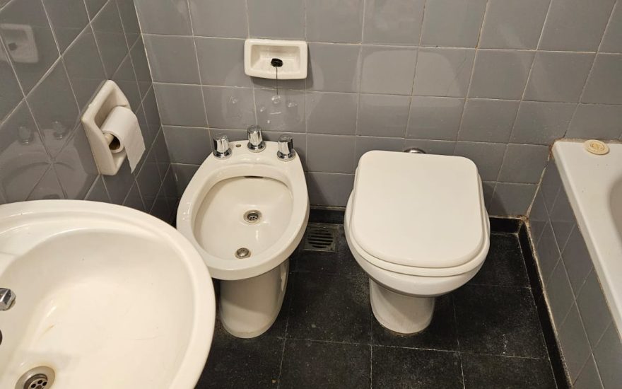 ALQUILER – RETIRO – 1 AMBIENTE SEMI AMOBLADO – Esmeralda al 900