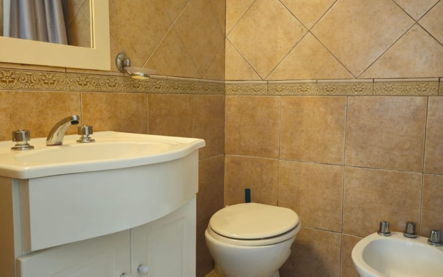 ALQUILADO  – ALQUILER AMOBLADO – MONSERRAT – V. CEVALLOS 300 – 1 AMBIENTE