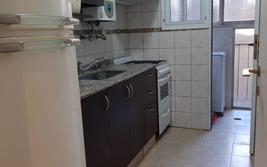 ALQUILER AMOBLADO – CENTRO – 2 AMBIENTES – Sarmiento 1700