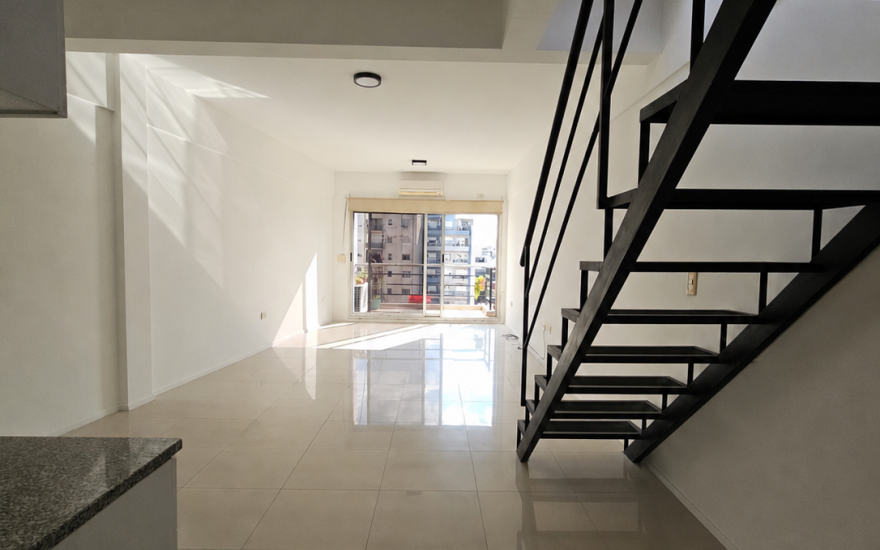 ALQUILER – ALMAGRO – 1 AMBIENTES GDE CON BALCON Y TERRAZA – Bartolome Mitre al 4000