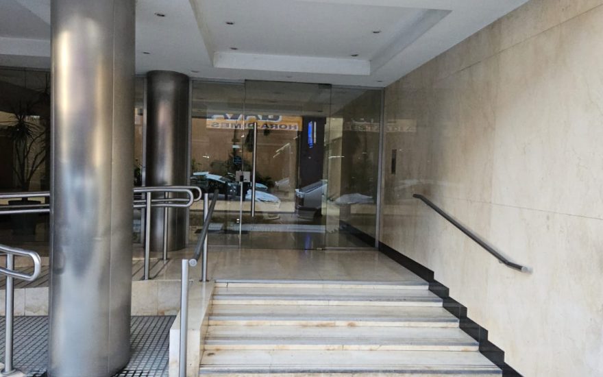 ALQUILER – ALMAGRO – 1 AMBIENTES GDE CON BALCON Y TERRAZA – Bartolome Mitre al 4000