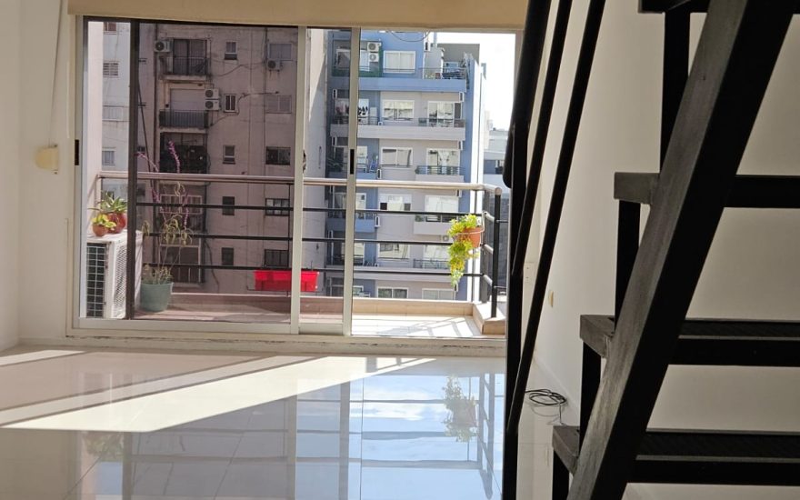 ALQUILER – ALMAGRO – 1 AMBIENTES GDE CON BALCON Y TERRAZA – Bartolome Mitre al 4000