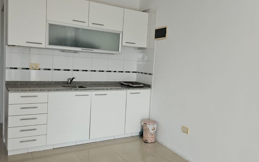ALQUILER – ALMAGRO – 1 AMBIENTES GDE CON BALCON Y TERRAZA – Bartolome Mitre al 4000