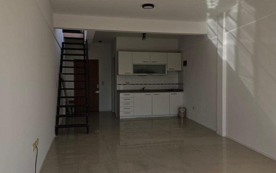 ALQUILER – ALMAGRO – 1 AMBIENTES GDE CON BALCON Y TERRAZA – Bartolome Mitre al 4000