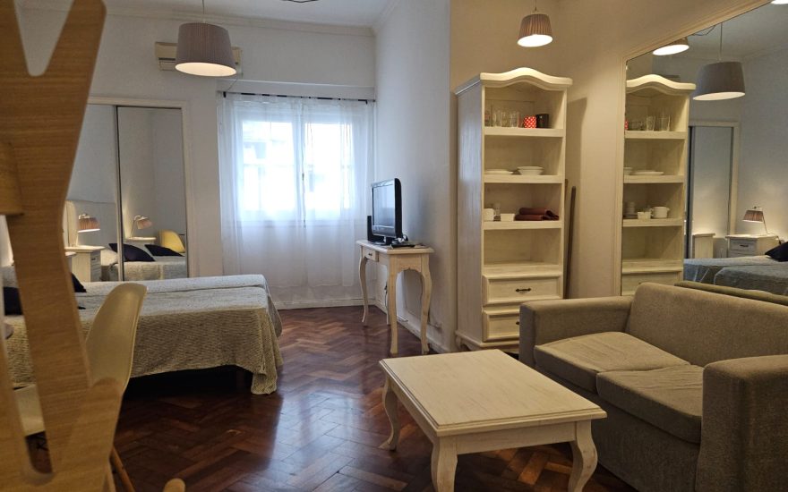 RESERVADO RESERVADO —– ALQUILER AMOBLADO – RECOLETA – 1 AMBIENTE –  Vicente Lopez y Callao Av