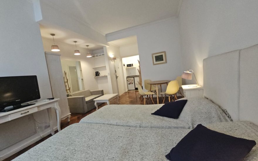 RESERVADO RESERVADO —– ALQUILER AMOBLADO – RECOLETA – 1 AMBIENTE –  Vicente Lopez y Callao Av