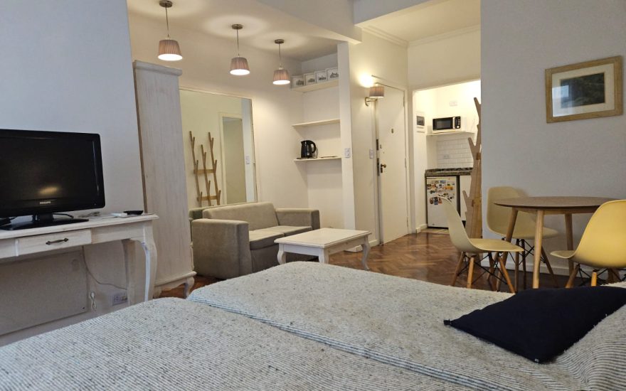RESERVADO RESERVADO —– ALQUILER AMOBLADO – RECOLETA – 1 AMBIENTE –  Vicente Lopez y Callao Av